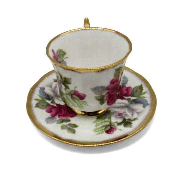 QUEENS CHINA Jacobean Roses Tea Cup And Saucer Gold Trim England Vintage - Picture 3 of 12